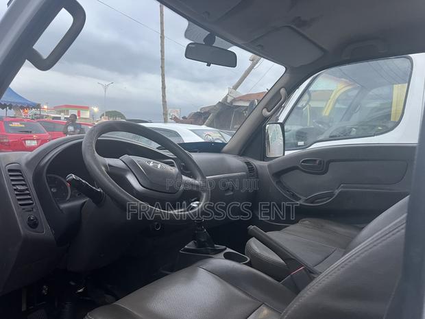 Hyundai Porter Double Cabin photo 7