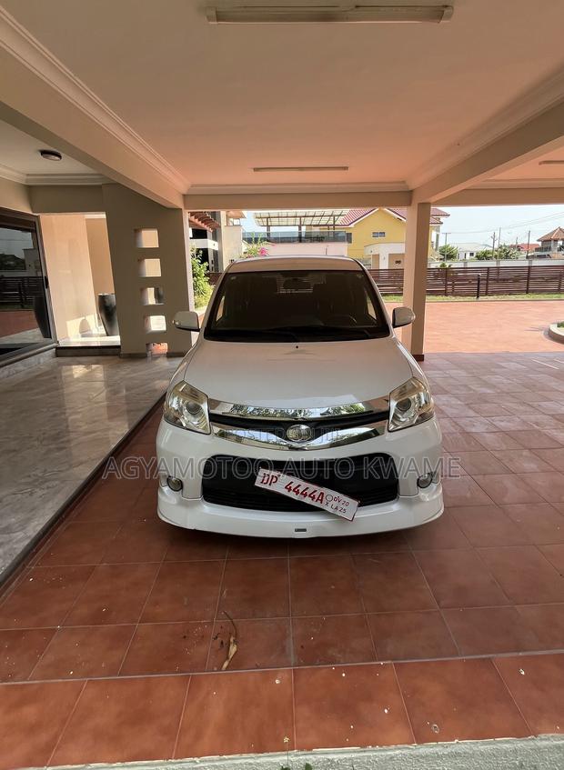 Toyota Sienta 1.5 FWD 2013 White