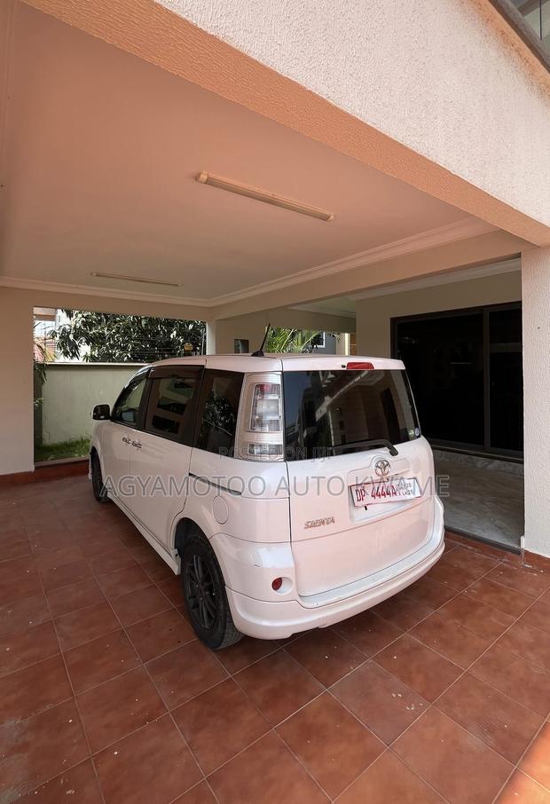 Toyota Sienta 1.5 FWD 2013 White