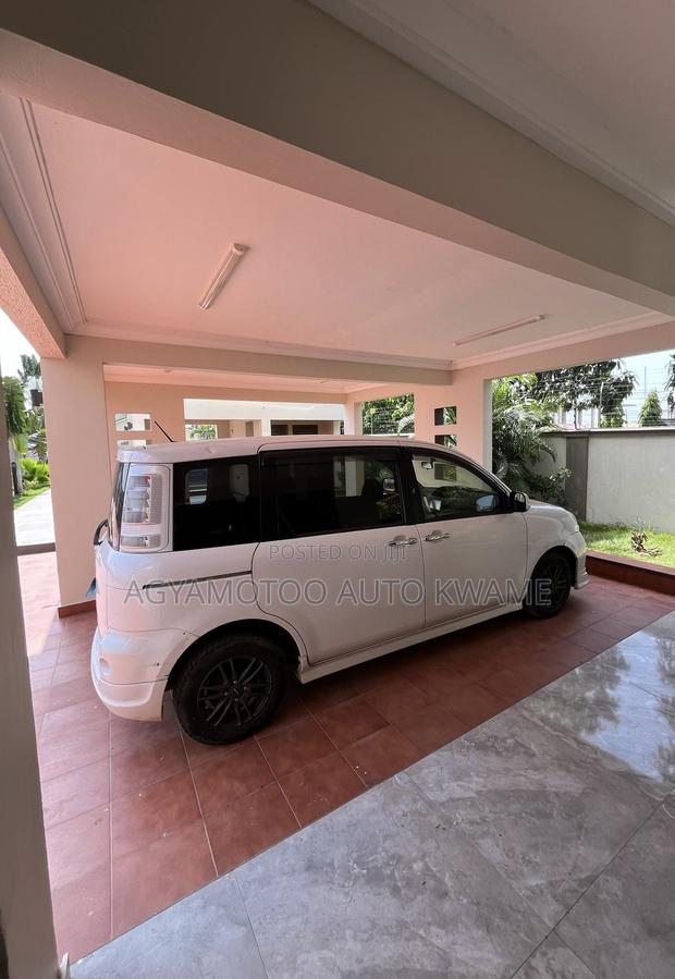 Toyota Sienta 1.5 FWD 2013 White