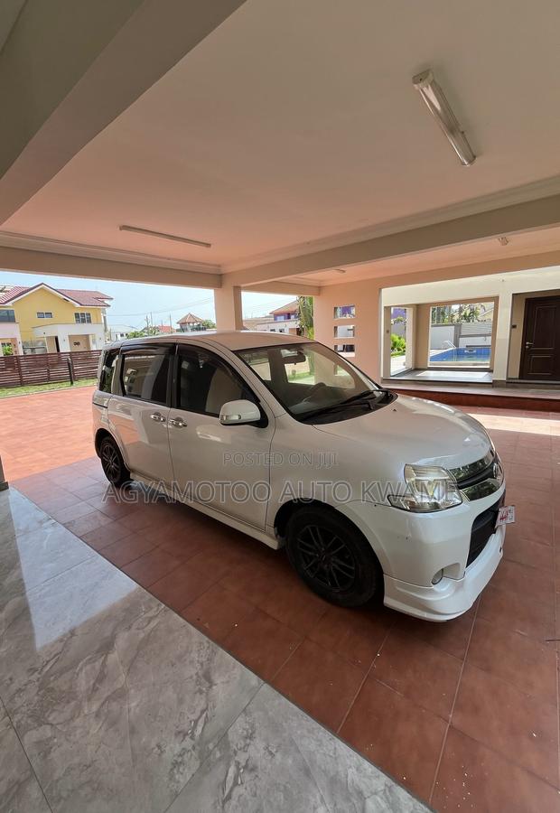 Toyota Sienta 1.5 FWD 2013 White