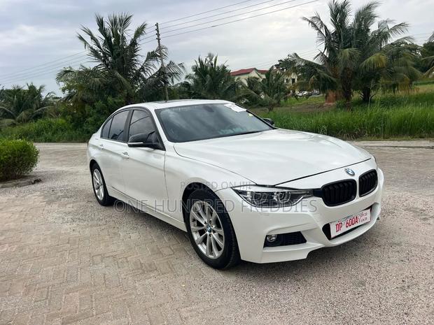 BMW 320i Sedan RWD 2017 White
