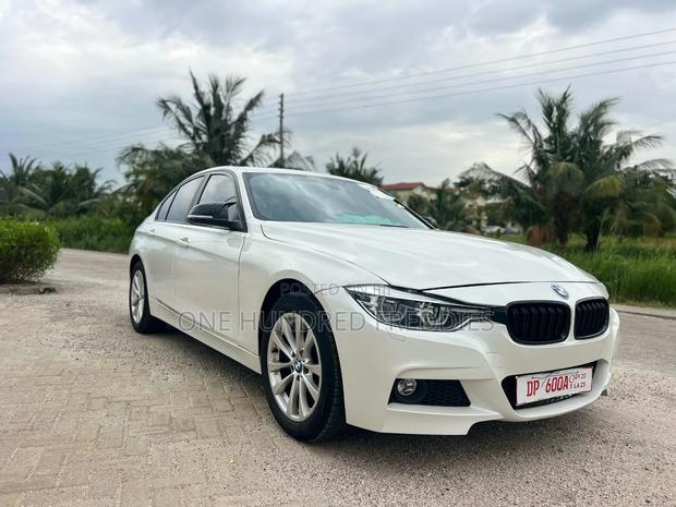 BMW 320i Sedan RWD 2017 White