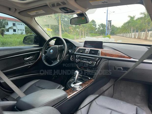 BMW 320i Sedan RWD 2017 White