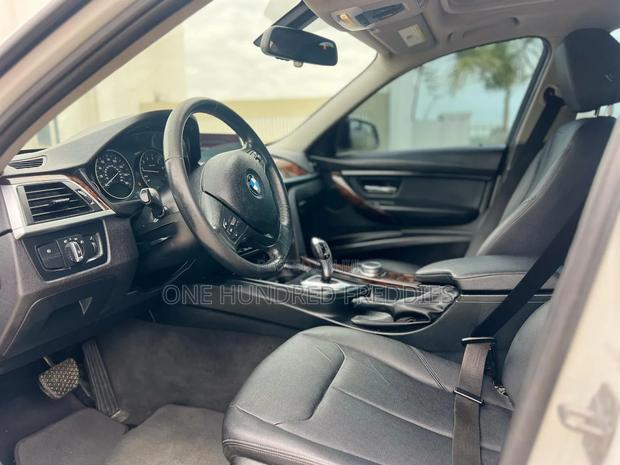 BMW 320i Sedan RWD 2017 White