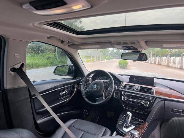 BMW 320i Sedan RWD 2017 White