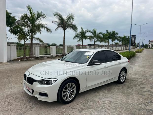 BMW 320i Sedan RWD 2017 White
