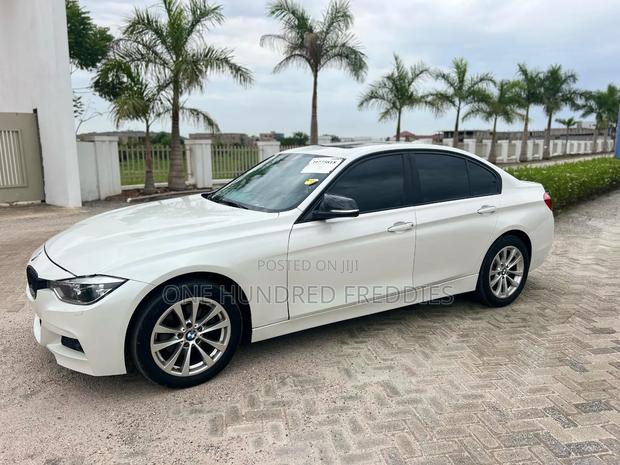 BMW 320i Sedan RWD 2017 White