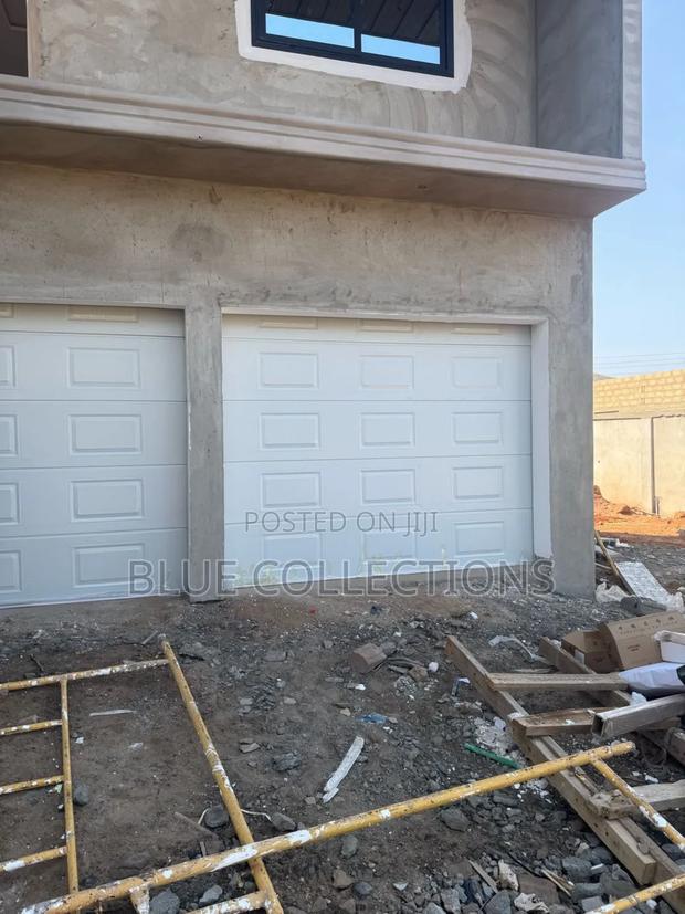 Garage Doors With Motor and Remote · Photo 2