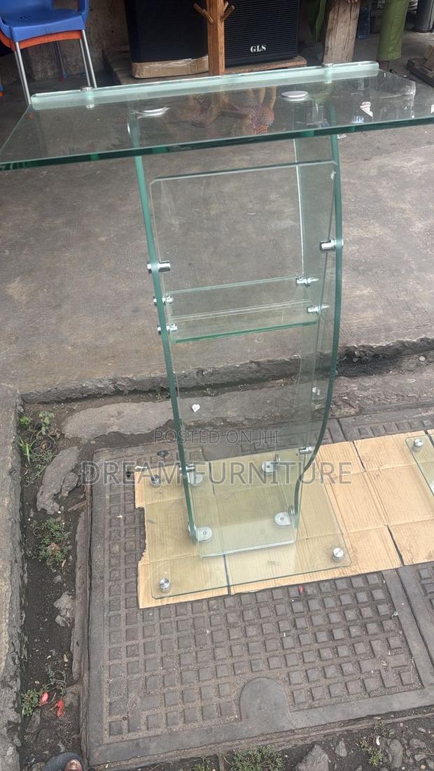 Local Glass Pulpit · Photo 4