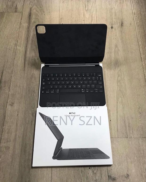 Magic Keyboard 11 Inch · Photo 4