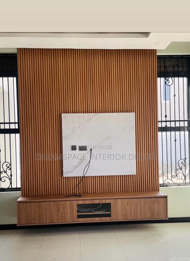 Modern Tv Wall Unit With Fluted Wall Panels Marble Accent · Photo 2