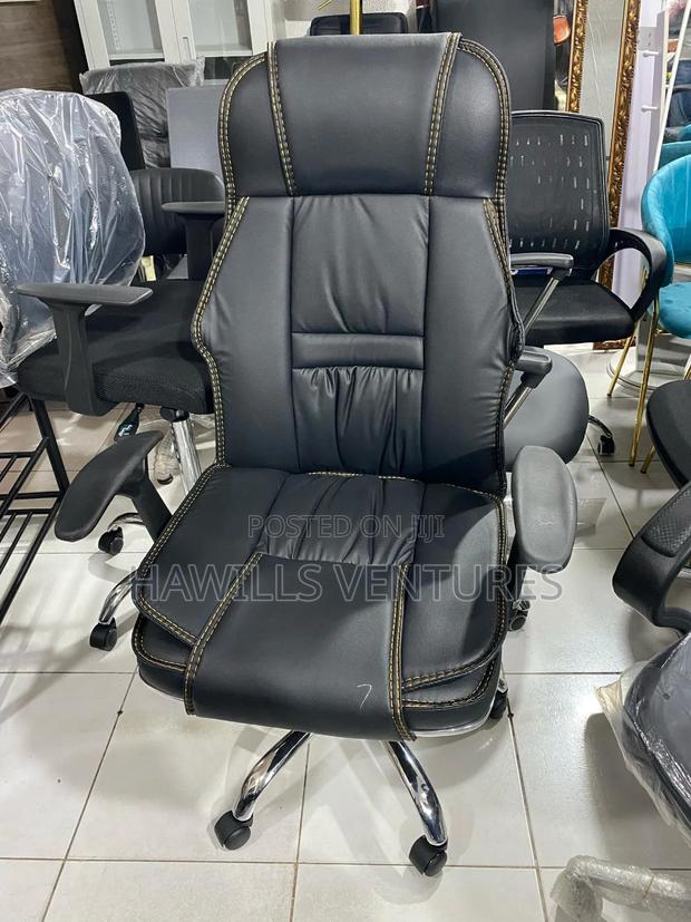 Functional Swivel Chair · Photo 2