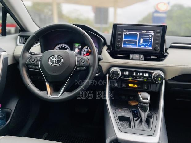 Toyota RAV4 XLE AWD 2020 Black