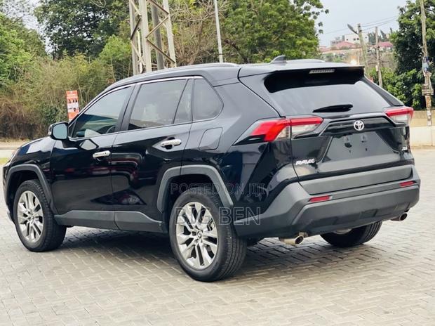 Toyota RAV4 XLE AWD 2020 Black