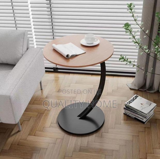 Side Table · Photo 2
