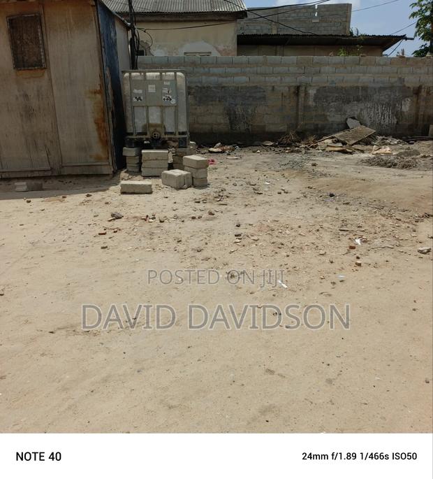 1 and Half Plots, Spintex, Manet · Photo 2