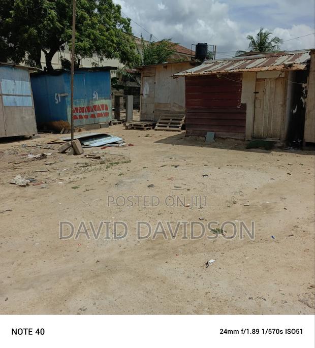 1 and Half Plots, Spintex, Manet · Photo 3