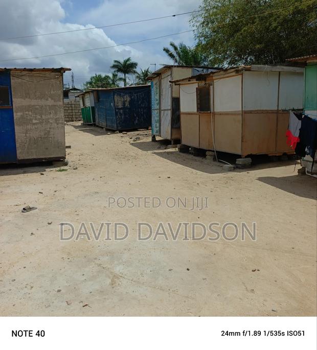 1 and Half Plots, Spintex, Manet · Photo 4