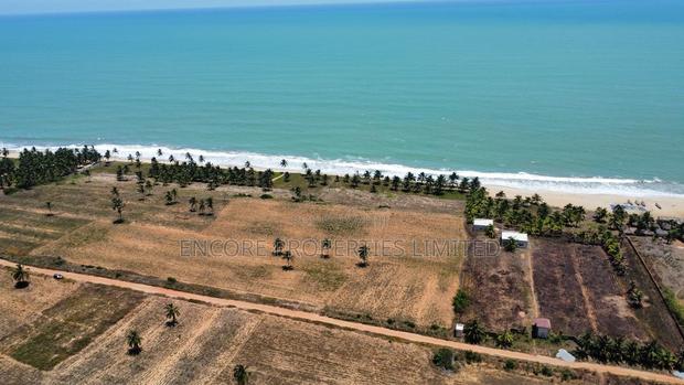 25 Acres of Seaside Land at Elmina Cape Coast · Photo 4
