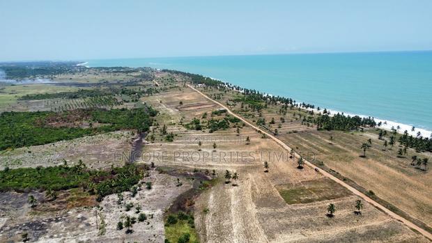 25 Acres of Seaside Land at Elmina Cape Coast · Photo 3