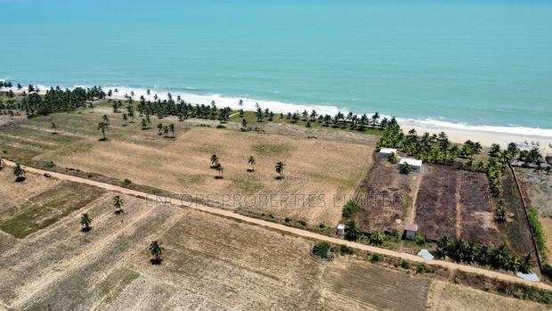 25 Acres of Seaside Land at Elmina Cape Coast · Photo 2
