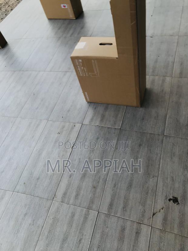 Get Unique Samsung Hwb550 410watt Audio Sound Bar(Black) · Photo 1