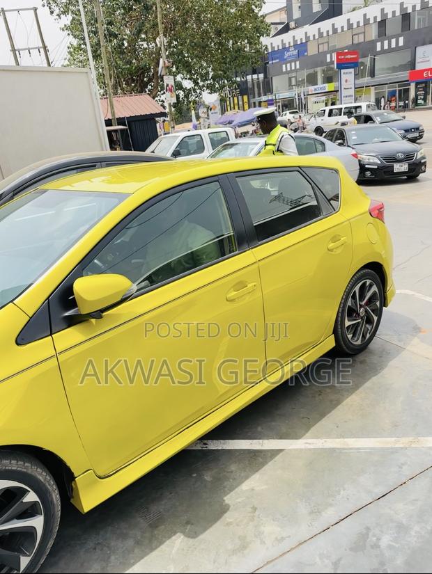 Toyota Corolla SE Special Edition 4dr Sedan (1.8L 4cyl CVT) 2017 Yellow
