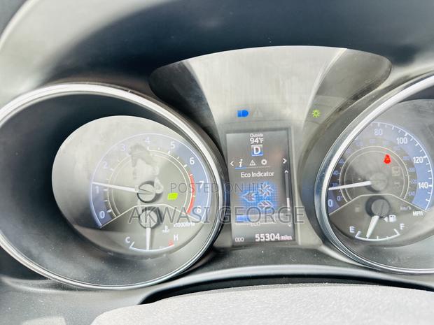 Toyota Corolla SE Special Edition 4dr Sedan (1.8L 4cyl CVT) 2017 Yellow