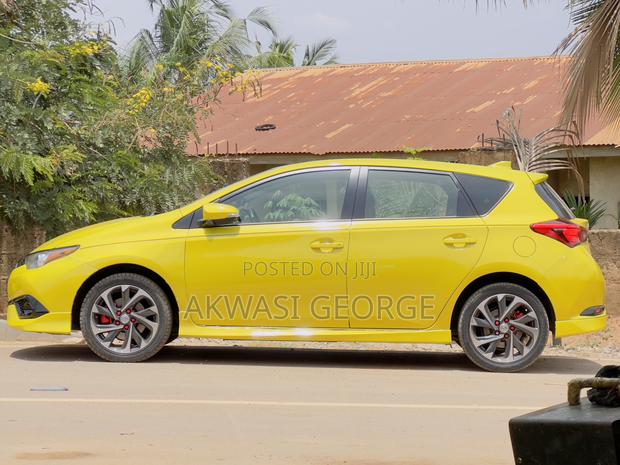 Toyota Corolla SE Special Edition 4dr Sedan (1.8L 4cyl CVT) 2017 Yellow