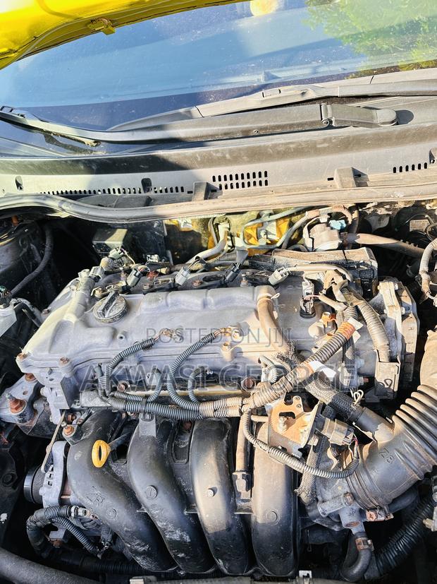 Toyota Corolla SE Special Edition 4dr Sedan (1.8L 4cyl CVT) 2017 Yellow