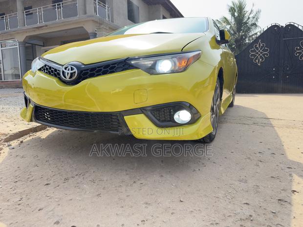Toyota Corolla SE Special Edition 4dr Sedan (1.8L 4cyl CVT) 2017 Yellow