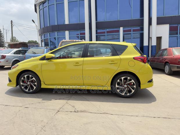 Toyota Corolla SE Special Edition 4dr Sedan (1.8L 4cyl CVT) 2017 Yellow