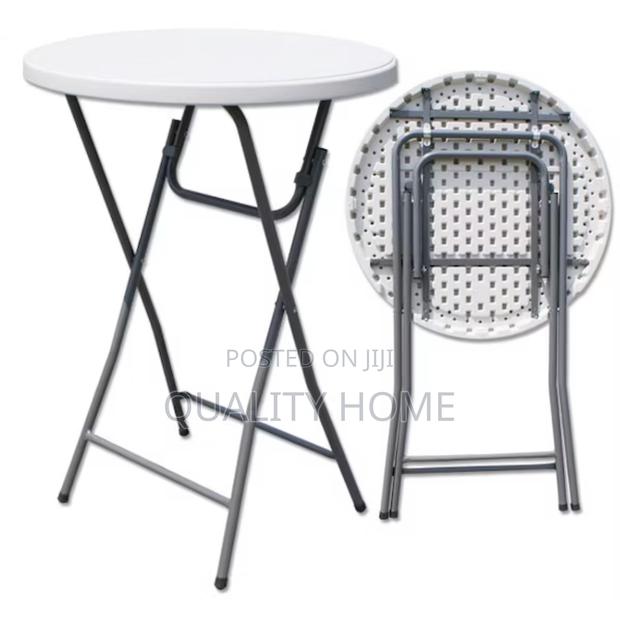 Cocktail Table · Photo 2