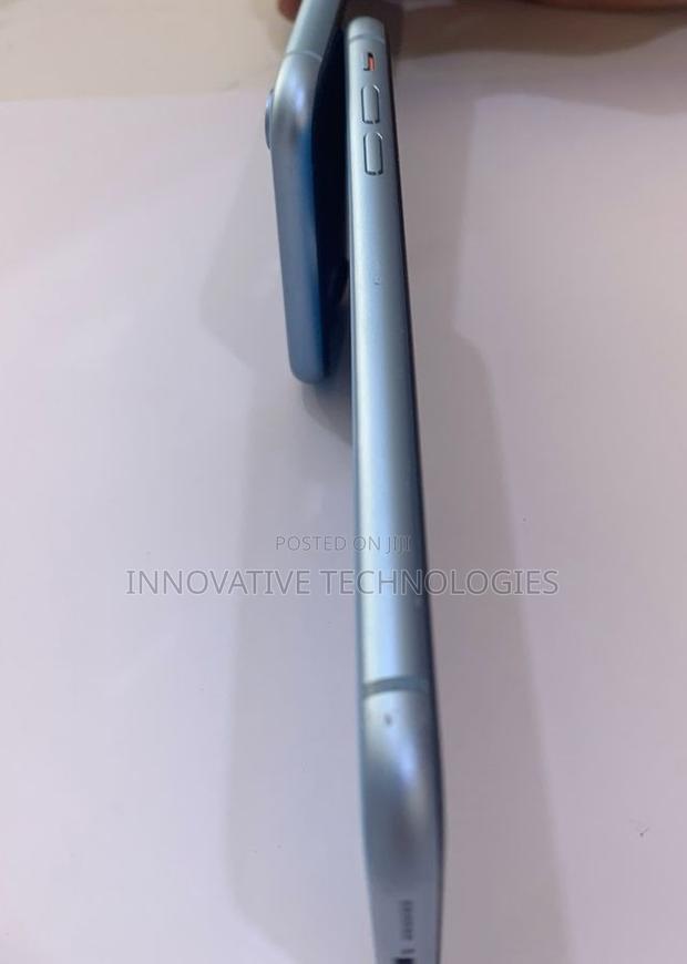 Apple iPhone XR 64 GB Blue photo 4