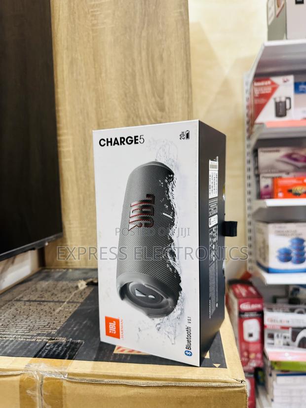 Room Filling Bluetooth Speaker Charge 5 · Photo 1