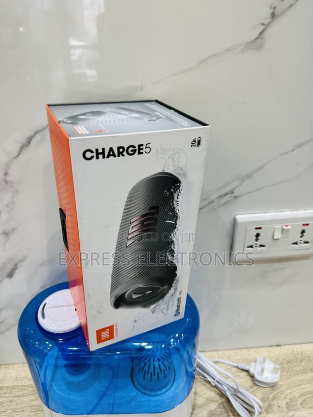 Ip67 Waterproof and Dustproof Rating Charge 5 · Photo 1