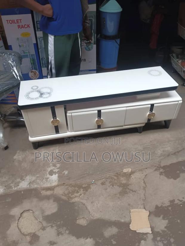 Quality Tv Stand Available · Photo 4