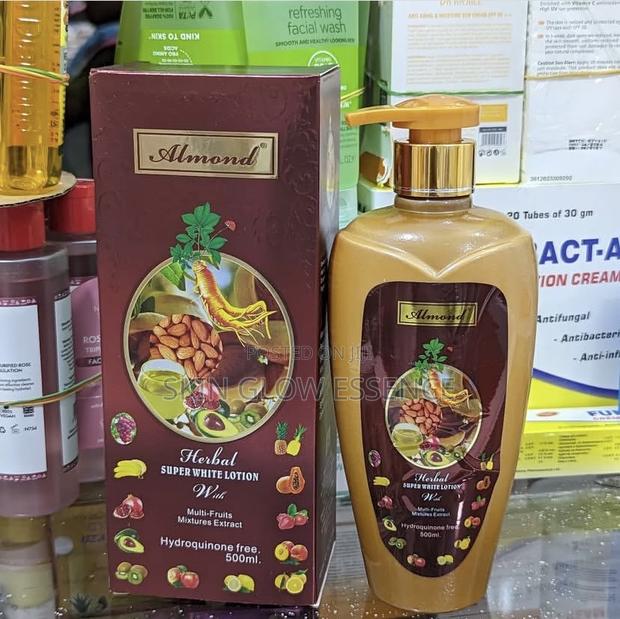 Almond Herbal Super Whitening Lotion · Photo 2