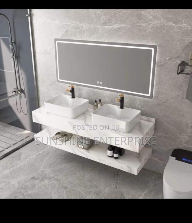 Double Cabinet Basin · Photo 2