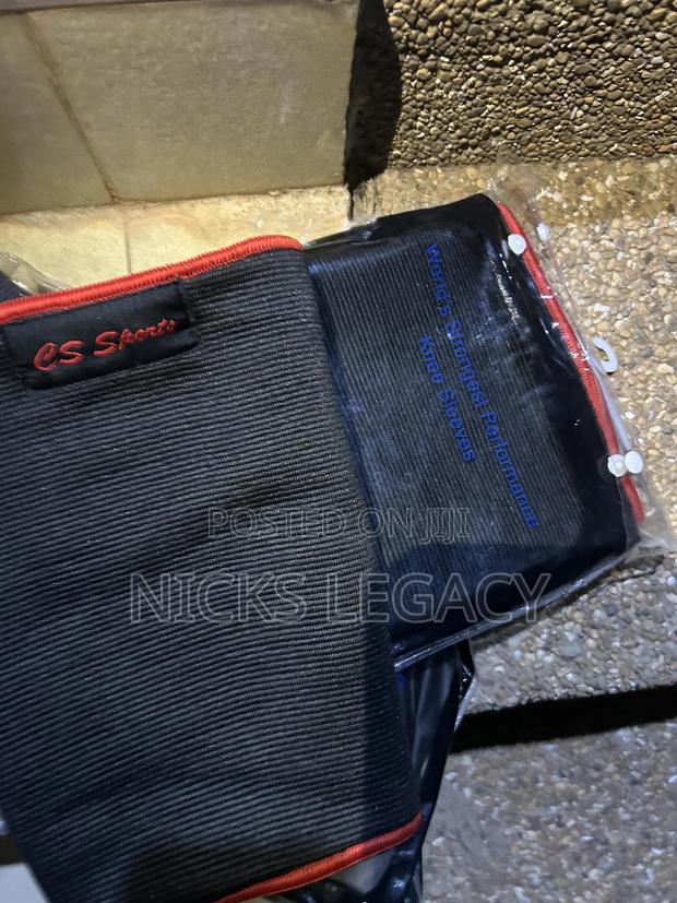 Performance Knee Sleeves · Photo 4