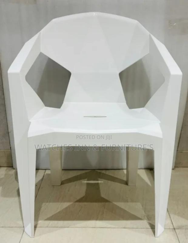 Modern Stackable Plastic Chair · Photo 2