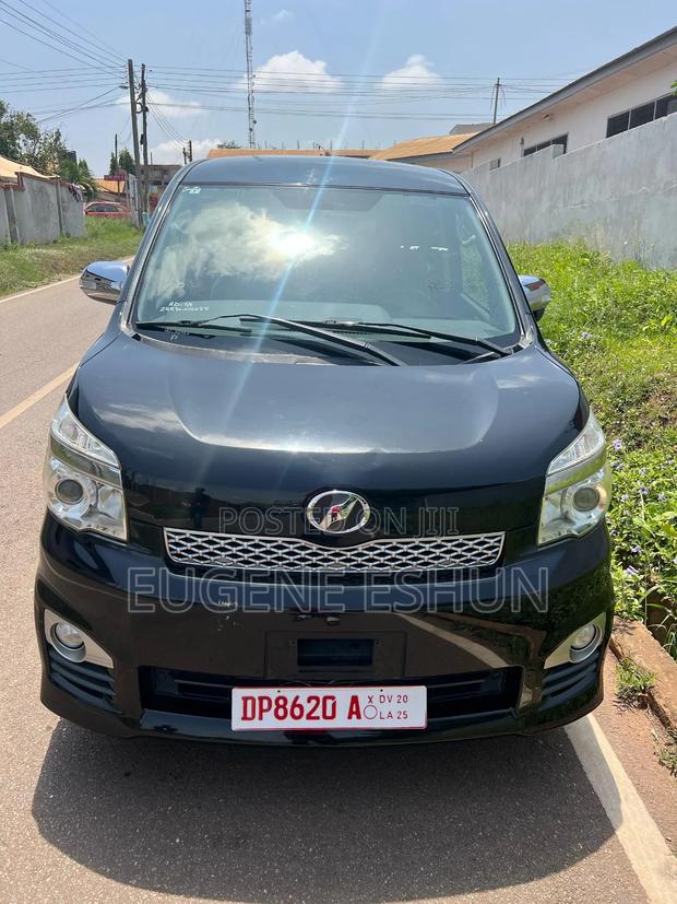 Toyota Voxy 2013 Black