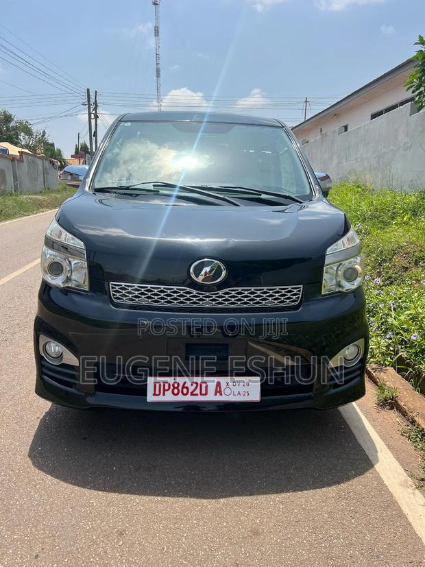 Toyota Voxy 2013 Black
