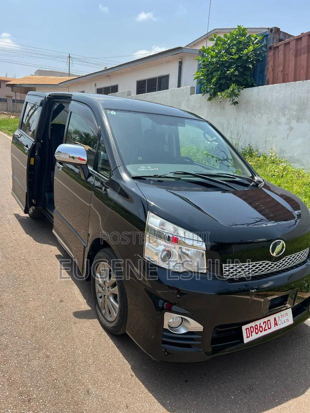 Toyota Voxy 2013 Black