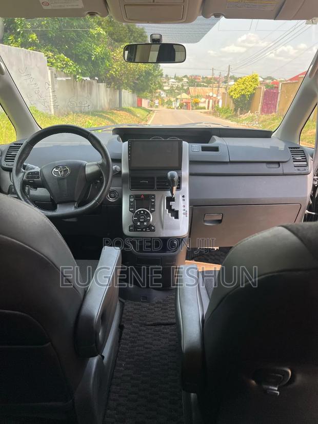 Toyota Voxy 2013 Black