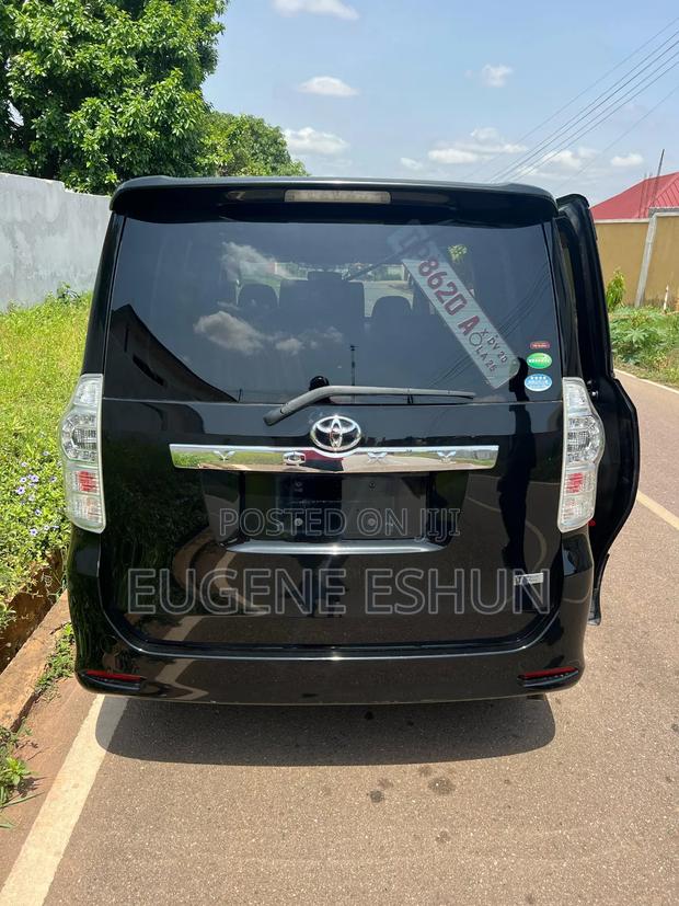 Toyota Voxy 2013 Black