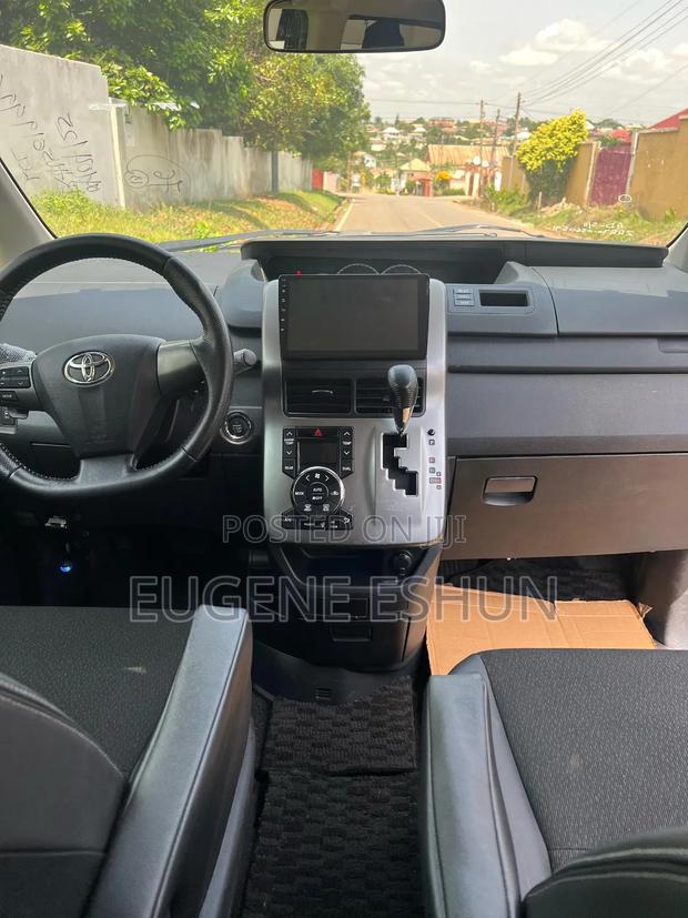 Toyota Voxy 2013 Black