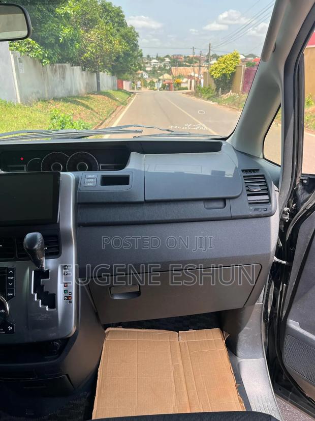 Toyota Voxy 2013 Black