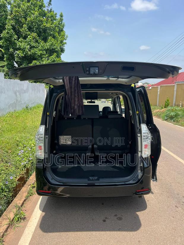 Toyota Voxy 2013 Black